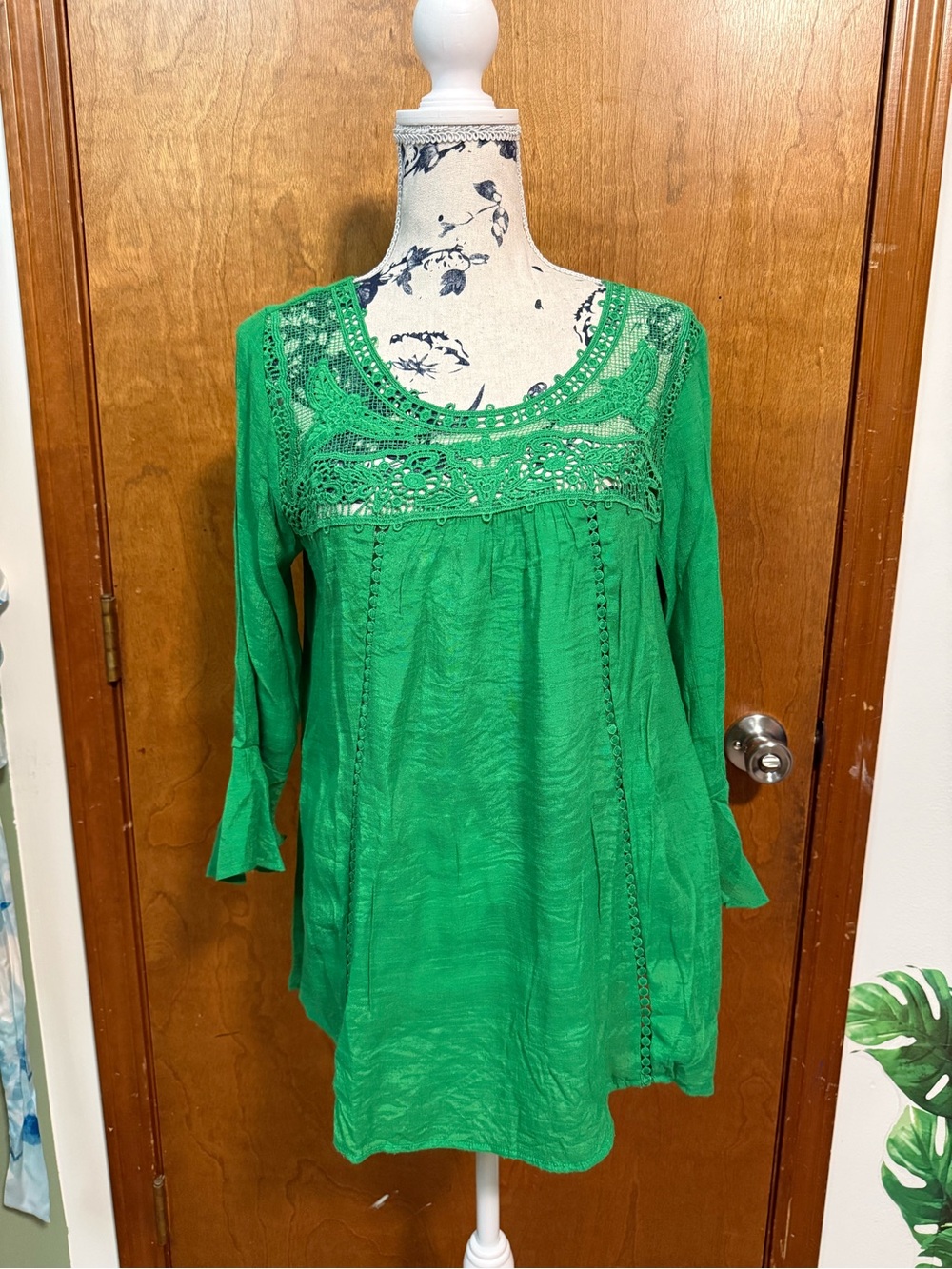 kelly green bohemian bell sleeve lightweight blouse (medium)